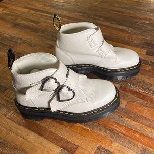 DR. MARTENS l Women's White Devon Heart Platform Boots l Size 8